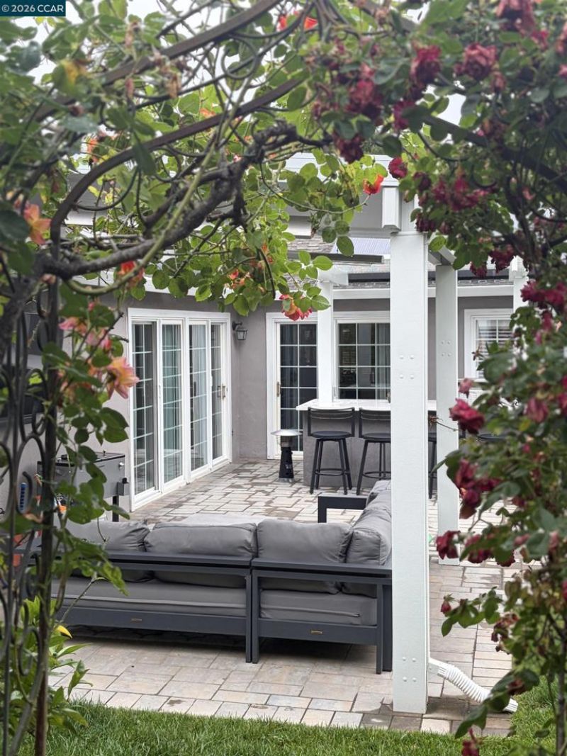 819 Cumberland Dr, Pleasant Hill, CA 94523 Main Photo