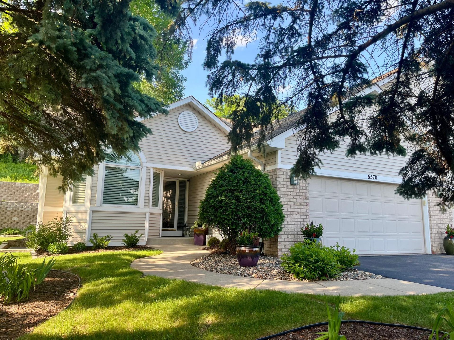 6570 Vernon Hills Road S, Edina, MN 55436