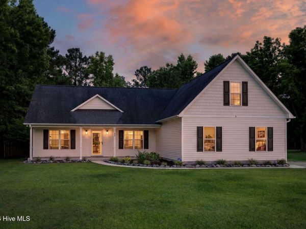 89 Over Street, Burgaw, NC 28425