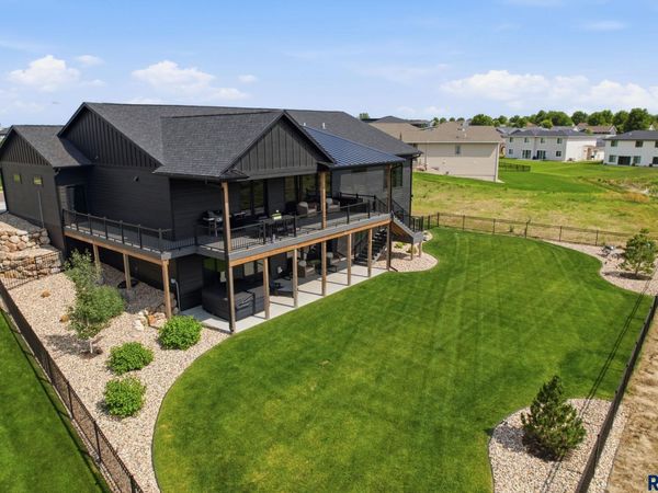 5443 W Colonial Ct, Sioux Falls, SD 57107