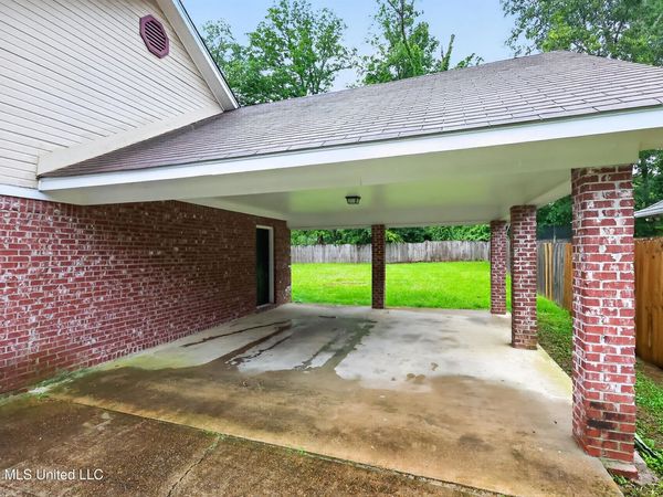 4003 W Lake Road, Jackson, MS 39212