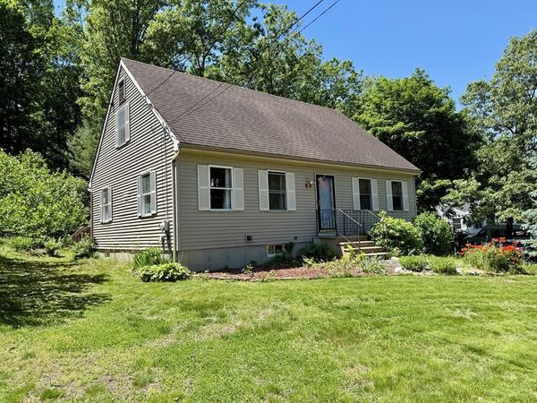 68 Hastings St, Greenfield, MA 01301