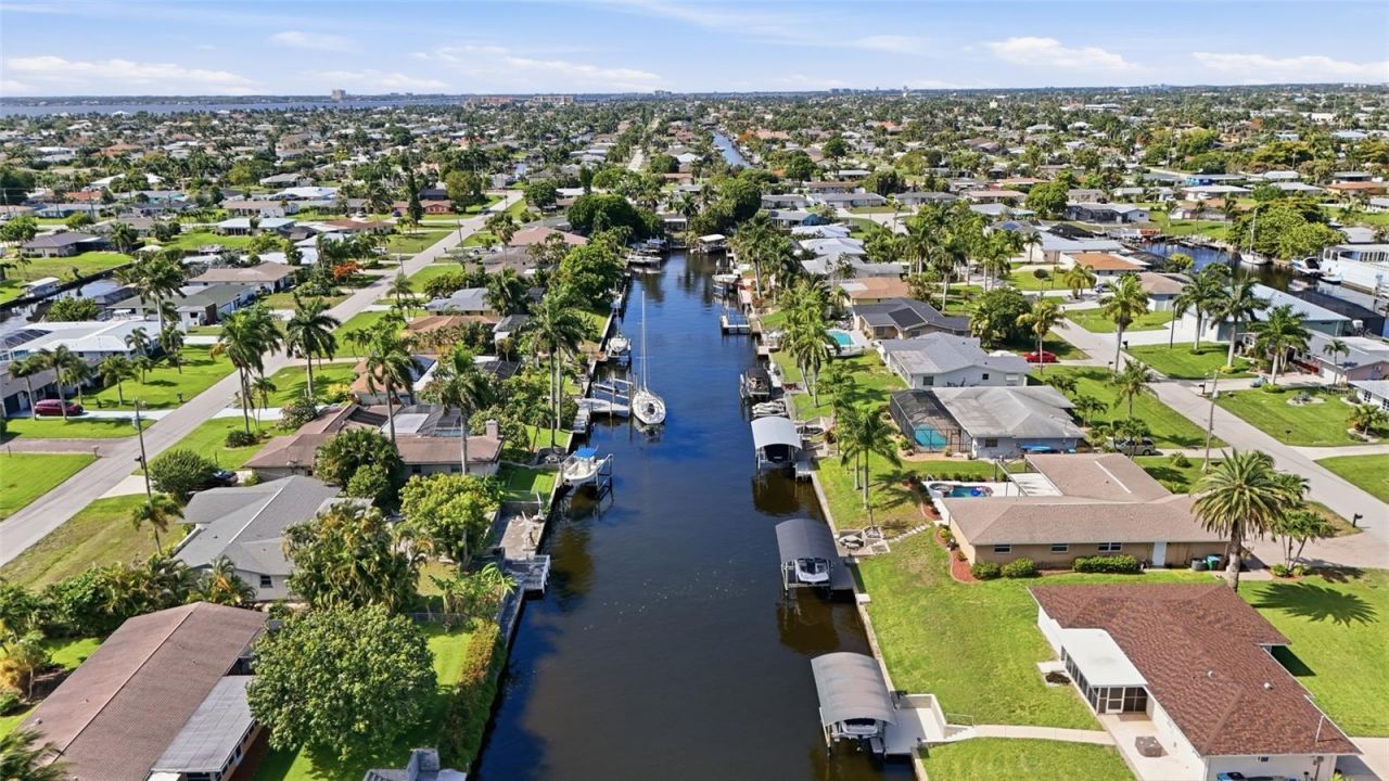 2835 SE 18th Avenue, Cape Coral, FL 33904 Photo