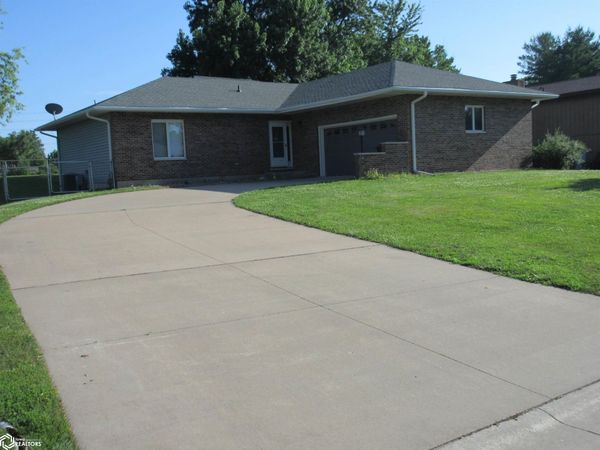 14 Greenbrier, Keokuk, IA 52632
