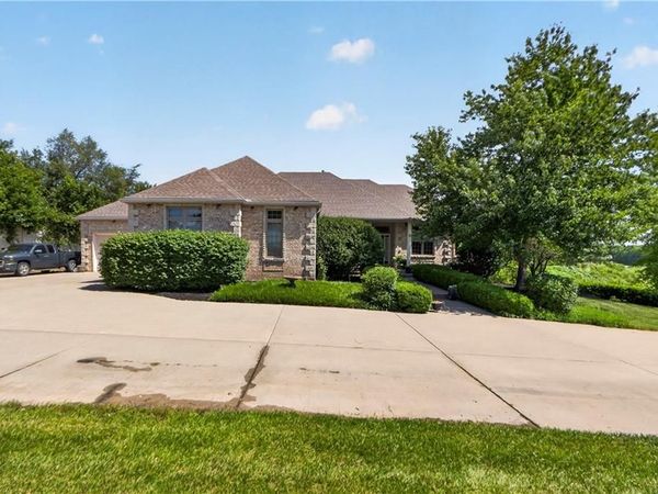15526 Evans Road, Basehor, KS 66007