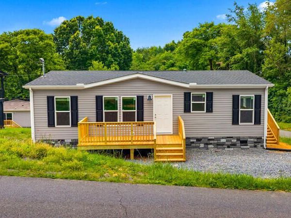 580 Woodlawn Ave, Newport, TN 37821