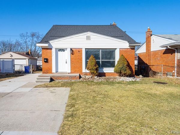 18327 E 13 MILE Road , Fraser, MI 48026
