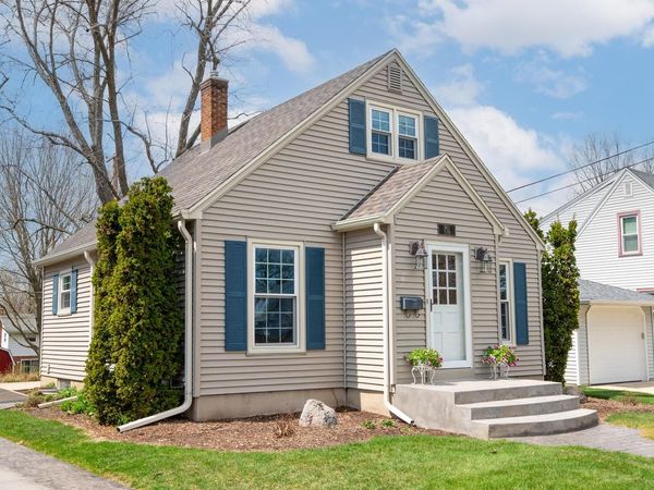 W63N391 Hillcrest AVENUE, Cedarburg, WI 53012