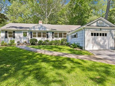67 Quaker Path, Stony Brook, NY 11790