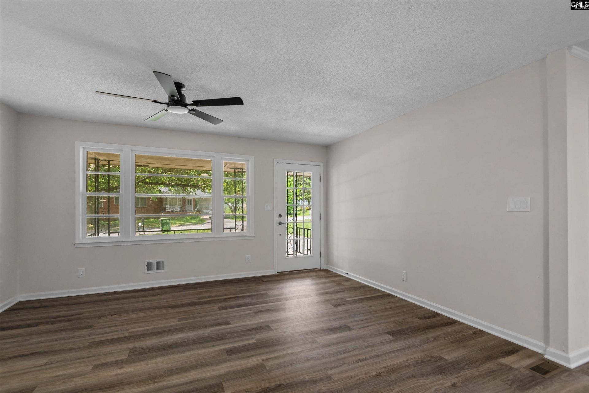 132 Fairlawn Court  Photo 5