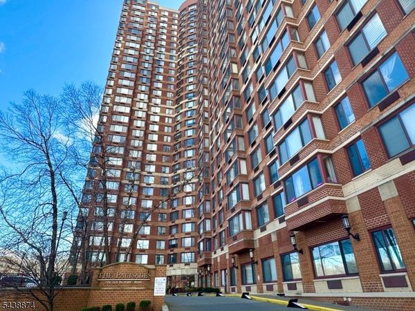 100 Old Palisade Rd3513, Unit 3513, Fort Lee, NJ 07024