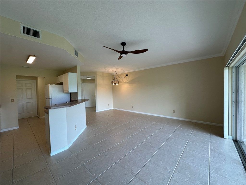 275 Grand Royale Circle, Unit 101, Vero Beach, FL 32962 Photo