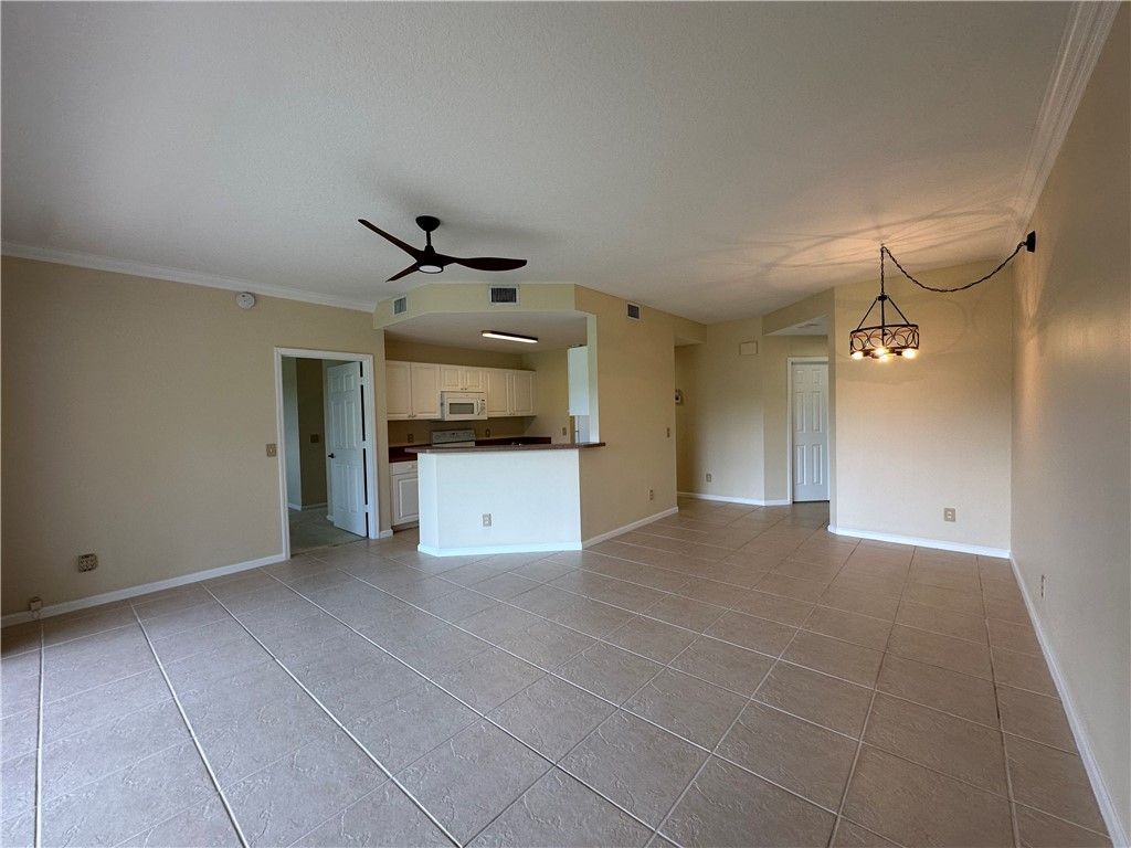 275 Grand Royale Circle, Unit 101, Vero Beach, FL 32962 Photo