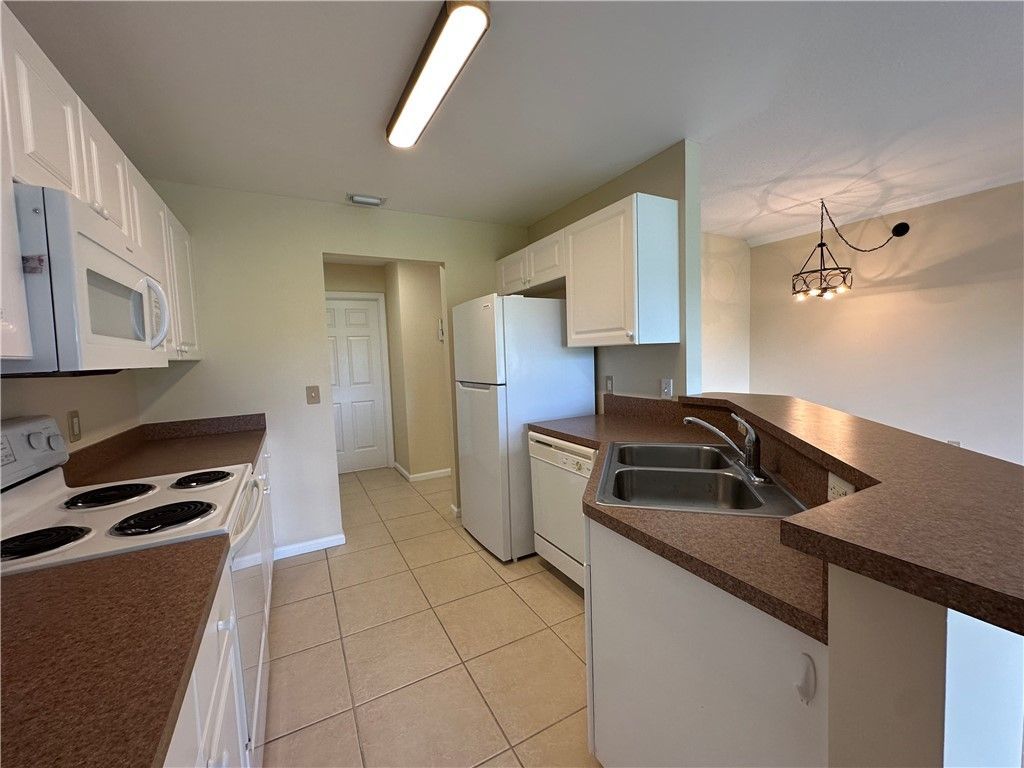 275 Grand Royale Circle, Unit 101, Vero Beach, FL 32962 Photo