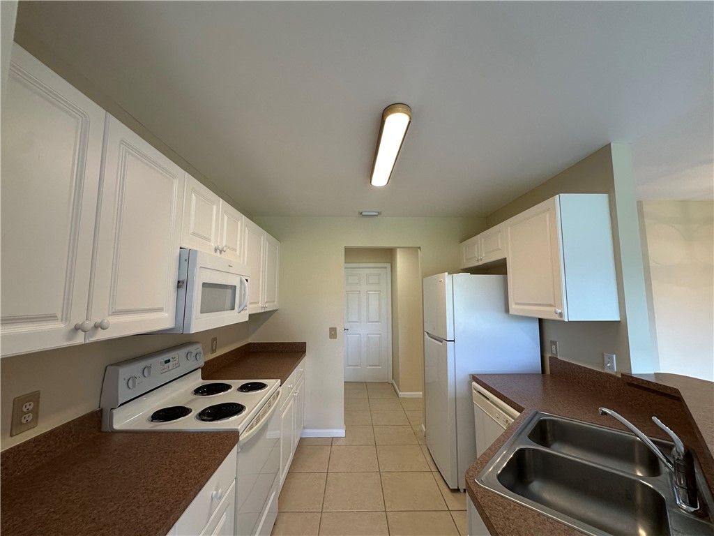 275 Grand Royale Circle, Unit 101, Vero Beach, FL 32962 Photo