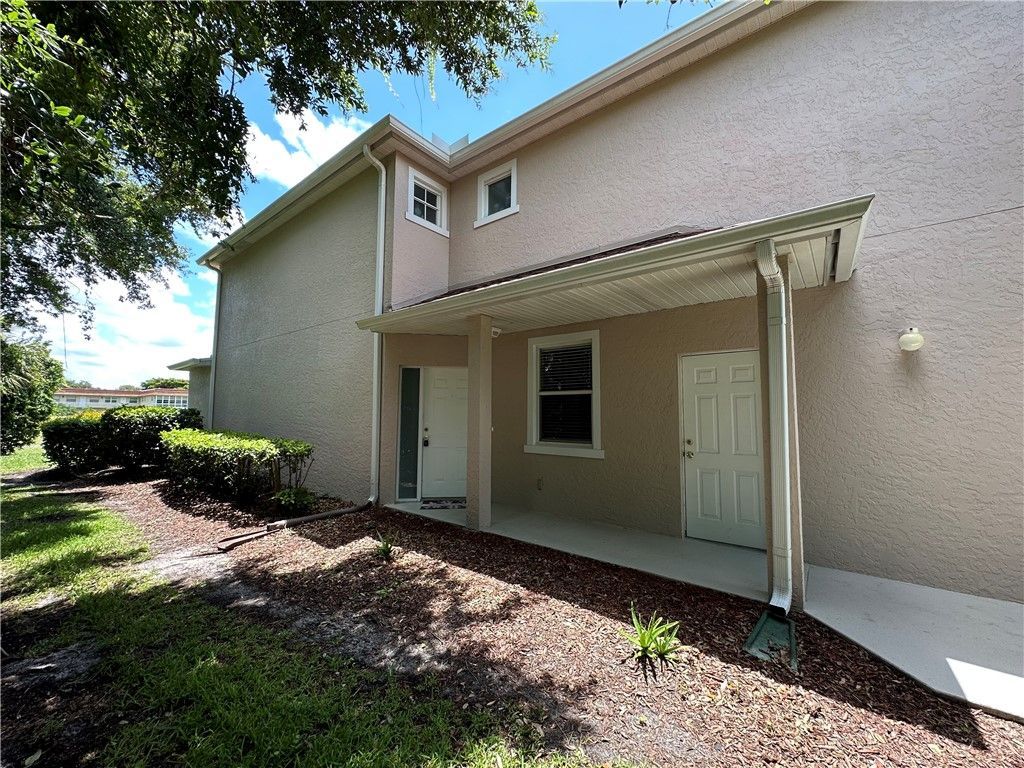 275 Grand Royale Circle, Unit 101, Vero Beach, FL 32962 Photo