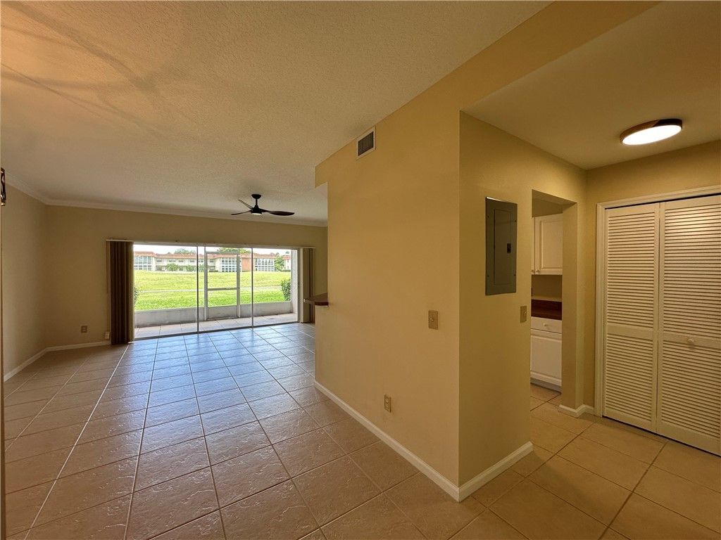 275 Grand Royale Circle, Unit 101, Vero Beach, FL 32962 Photo