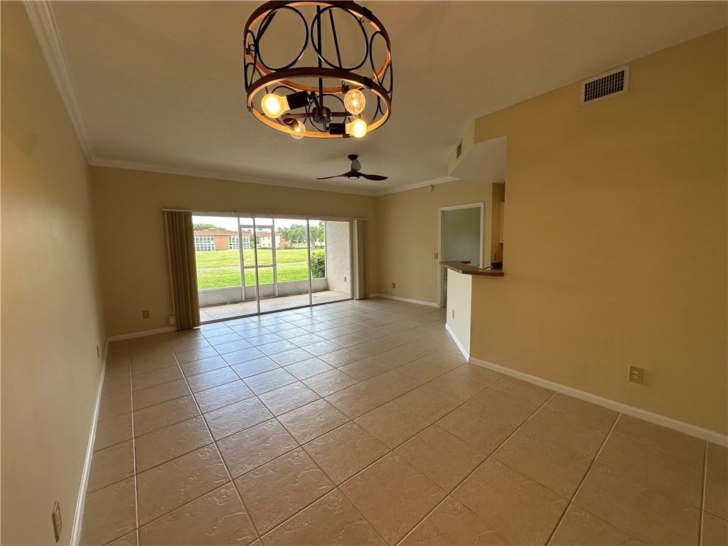 275 Grand Royale Circle, Unit 101, Vero Beach, FL 32962 Photo