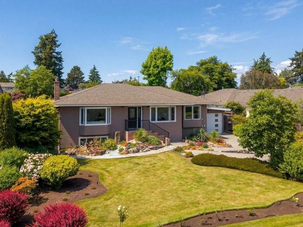 10192 Wildflower Pl, Sidney, BC V8L 3R4