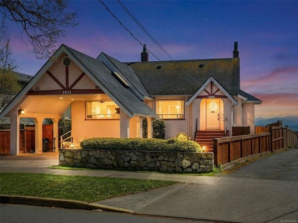 1811 Hollywood Cres , Victoria, BC V8S 1J2
