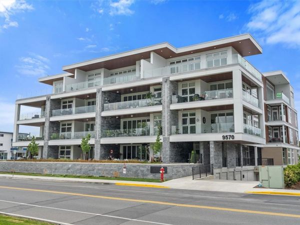 9570 Fifth St , Unit #205, Sidney, BC V8L 2W5