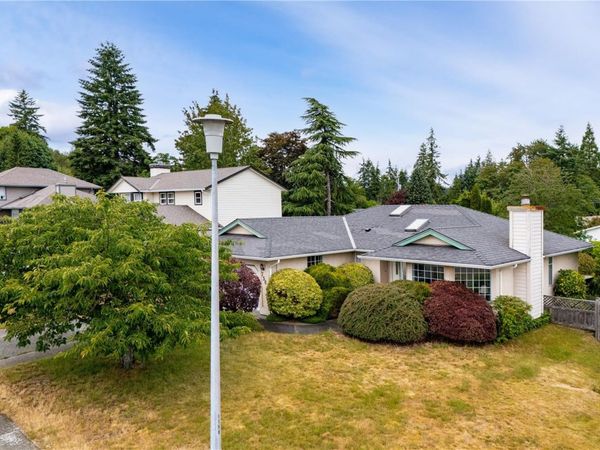 750 Georgia Dr , Campbell River, BC V9H 1S3