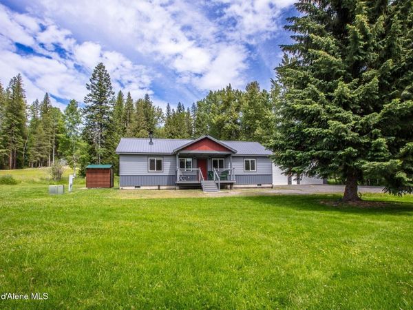 1923 Sagle Road , Sagle, ID 83860
