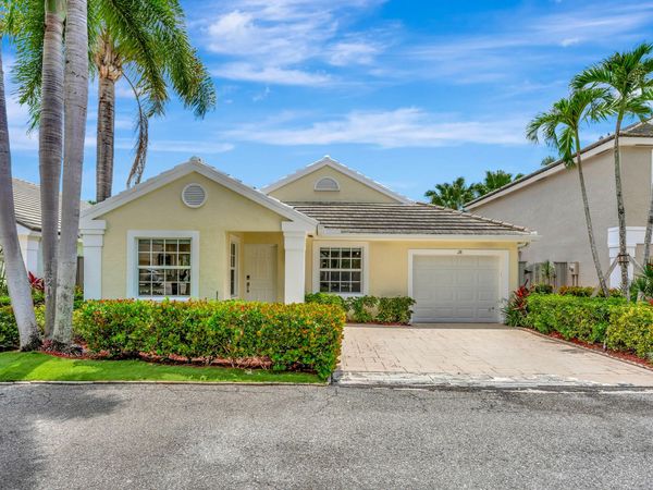 28 Admirals Court, Palm Beach Gardens, FL 33418
