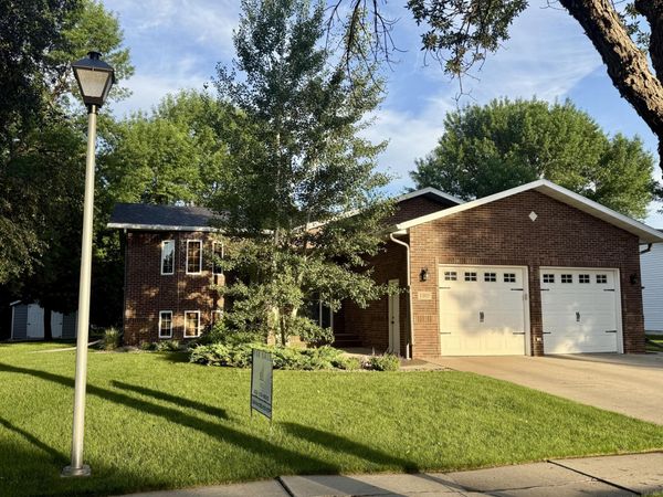 1105 Cherrywood Lane, Aberdeen, SD 57401