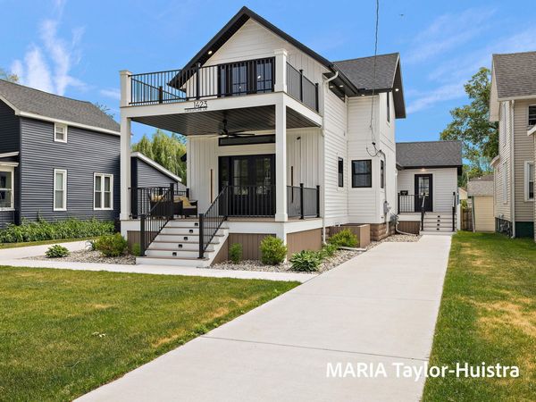 1423 Lakeshore Drive, Muskegon, MI 49441