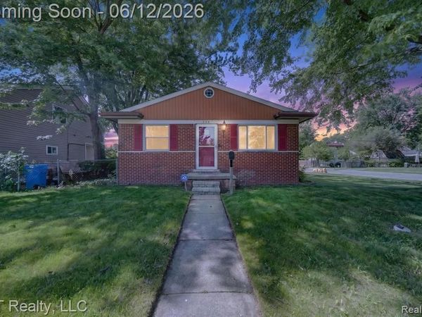 806 E Barrett Avenue, Madison Heights, MI 48071