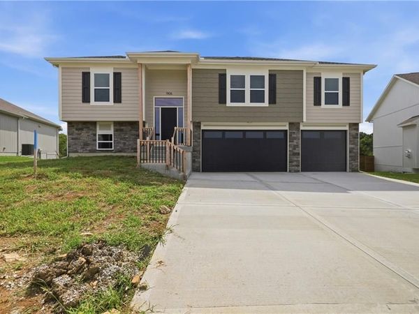 1906 Owen Drive, Pleasant Hill, MO 64080