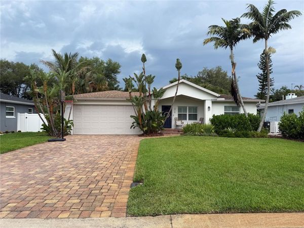 370 FOSTER LANE , BELLEAIR, FL 33756