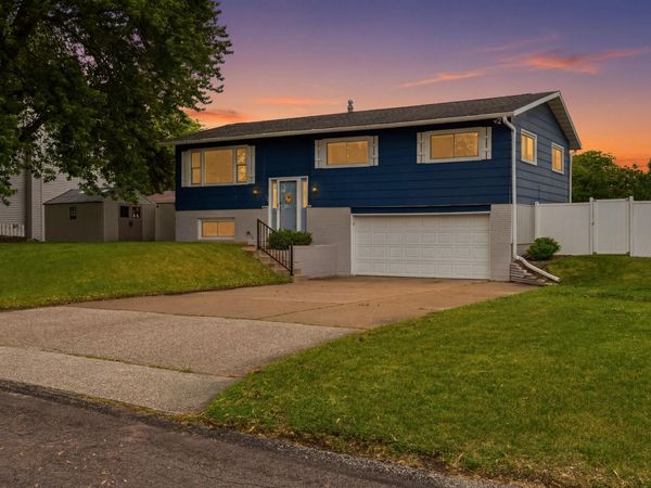 504 Flint St, Onalaska, WI 54650