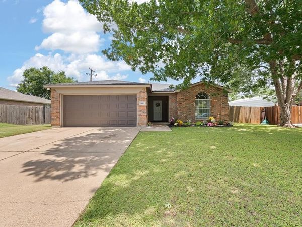 1611 Berry Drive, Cleburne, TX 76033