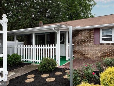 831 MAIN STREET, HARRISBURG, PA 17113