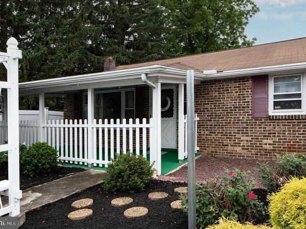 831 MAIN STREET, HARRISBURG, PA 17113