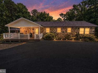 55 MOLENDA CIRCLE , LEHIGHTON, PA 18235