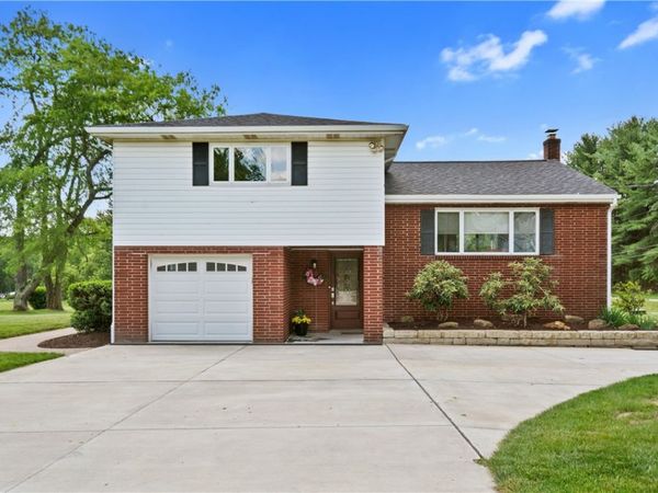 240 Kaufman Rd, Gibsonia, PA 15044