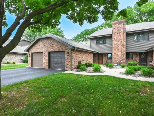 88 SPENCER VILLAGE COURT, Appleton, WI 54914