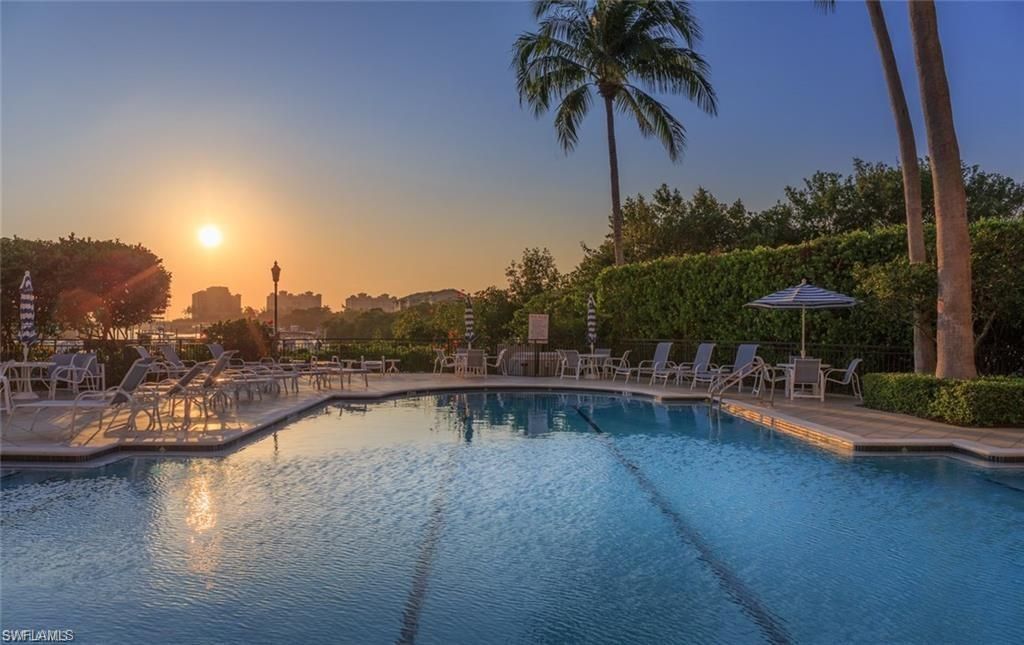 425 Cove Tower Dr, Unit 901, Naples, FL 34110 Photo