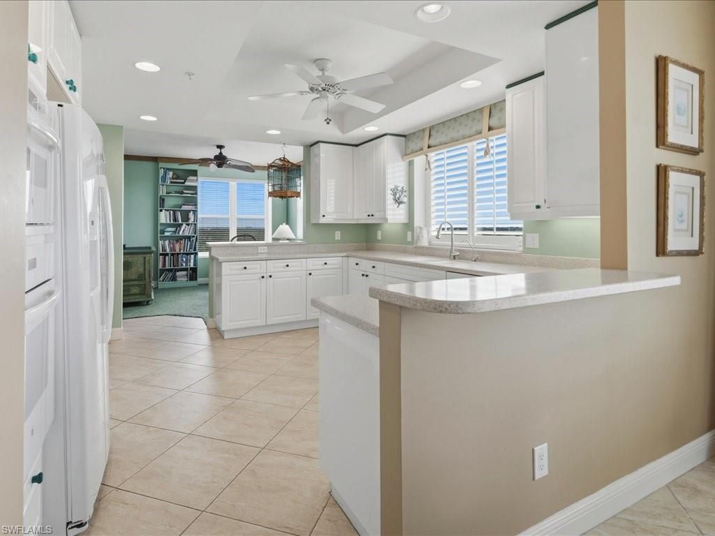 425 Cove Tower Dr, Unit 901, Naples, FL 34110 Photo