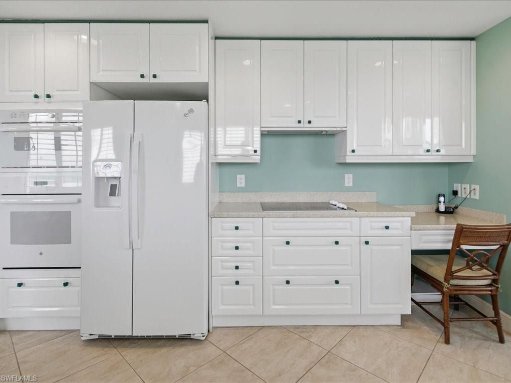 425 Cove Tower Dr, Unit 901, Naples, FL 34110 Photo