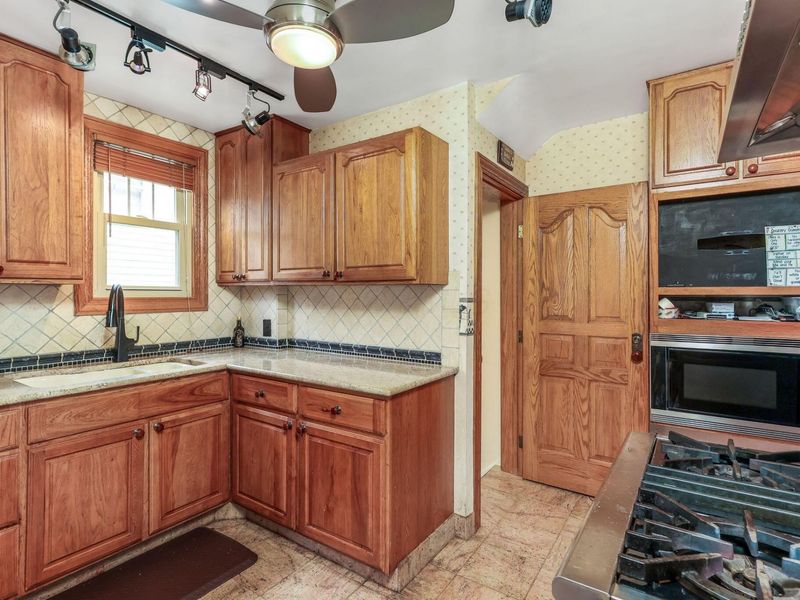 564 Nashoba Avenue, Columbus, OH 43223 Photo 16