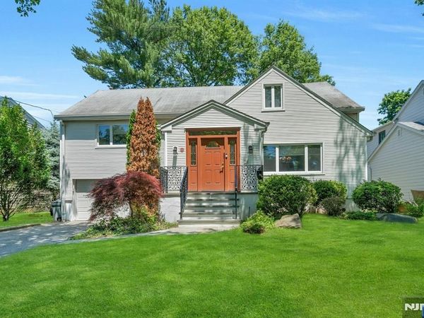 805 Washburn Street, TEANECK, NJ 07666