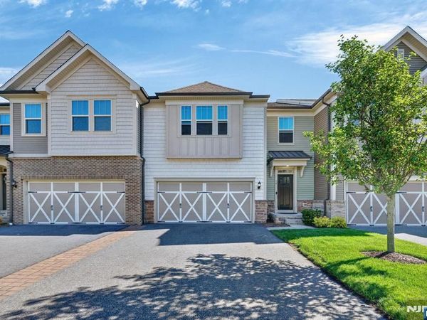 18 Winfield Drive 802, Unit 802, WOODCLIFF LAKE, NJ 07677