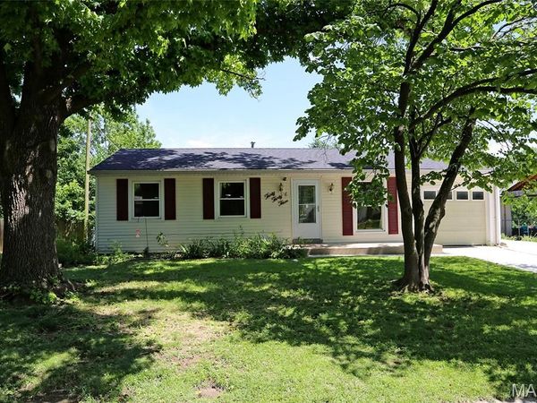 3033 Saint Babette Lane, St Charles, MO 63301