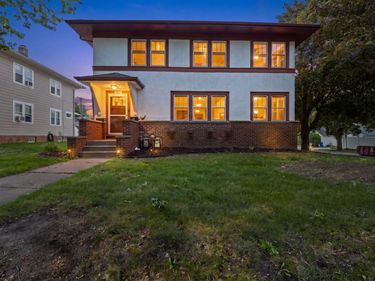 1883 Saint Clair Avenue , Saint Paul, MN 55105