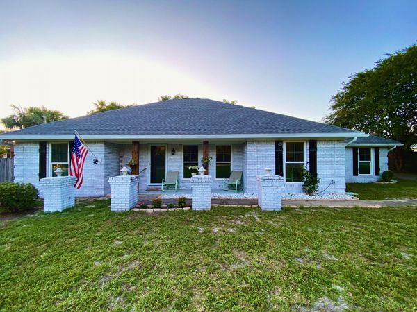 220 Wynnehaven Beach Road, Mary Esther, FL 32569