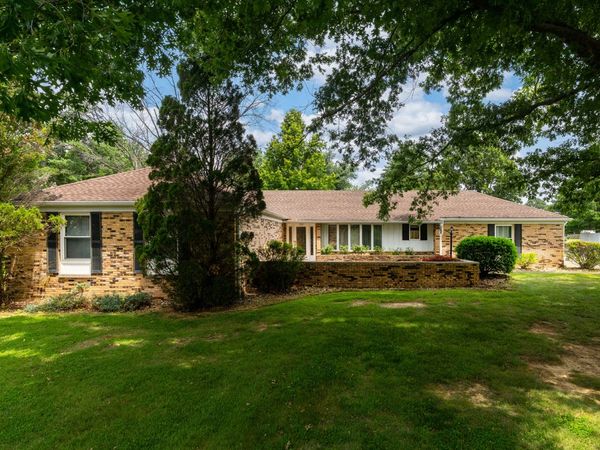 105 Woodlake Lane , Eldorado, IL 62930